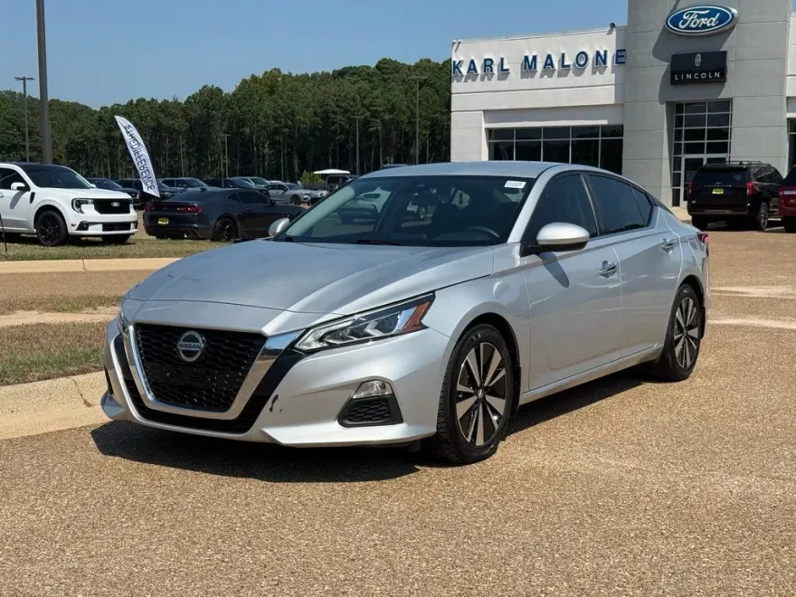 2022 Nissan Altima 2.5 SV photo 1