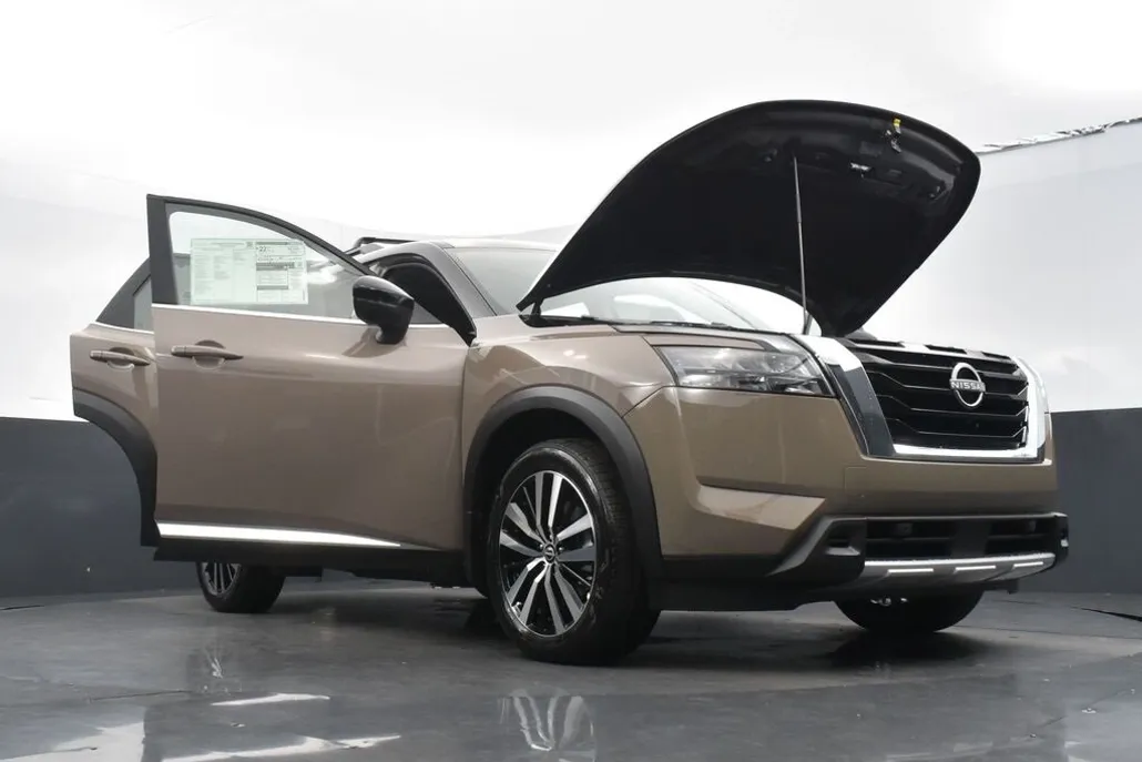 2025 Nissan Pathfinder Platinum photo 1