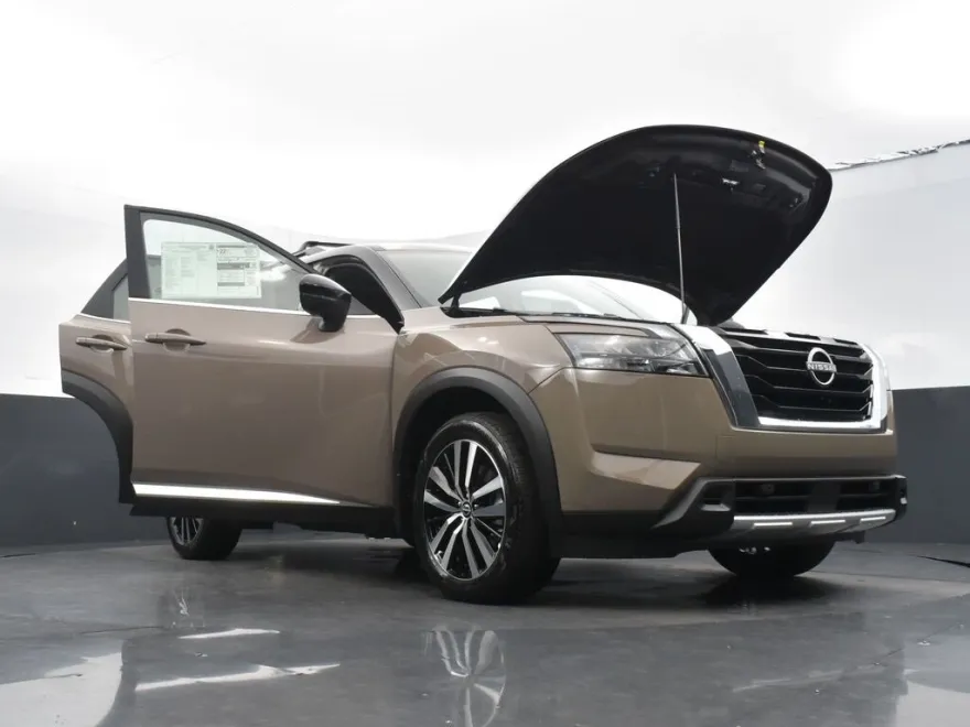 2025 Nissan Pathfinder Platinum photo 1