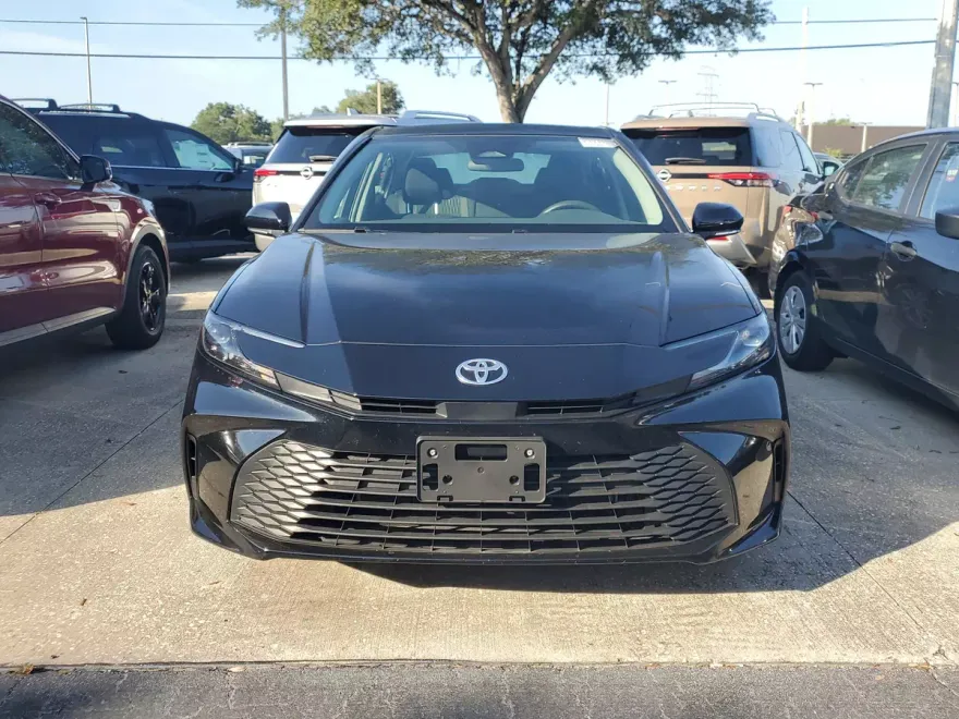 2025 Toyota Camry LE photo 1