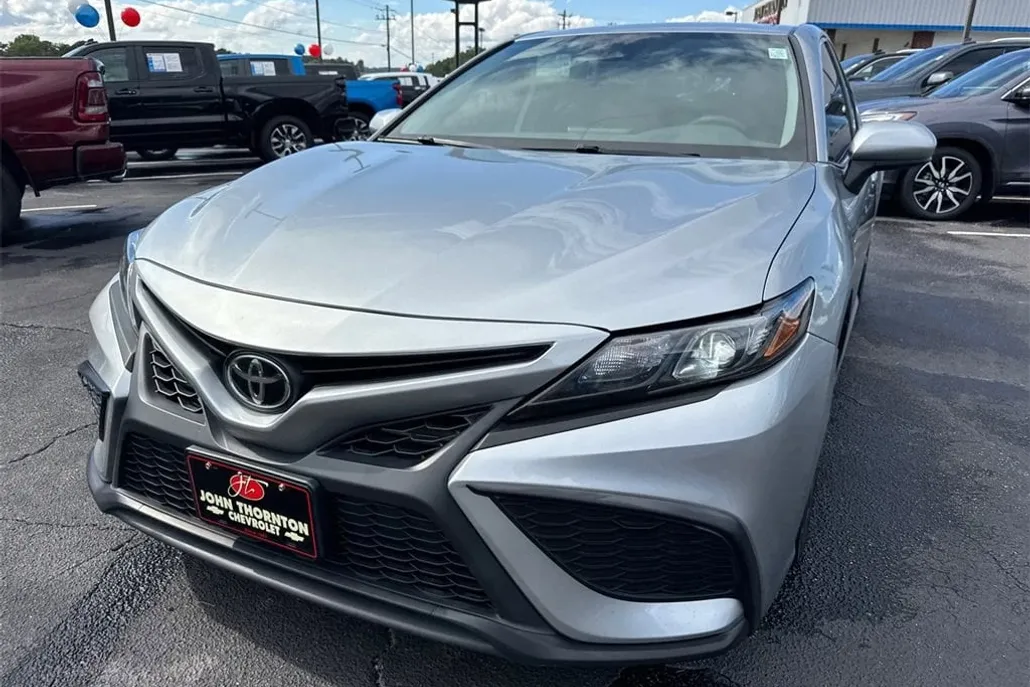 2021 Toyota Camry SE photo 1