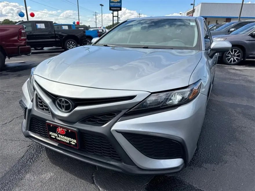 2021 Toyota Camry SE photo 1