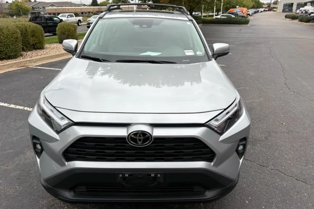 2022 Toyota RAV4 XLE Premium photo 1