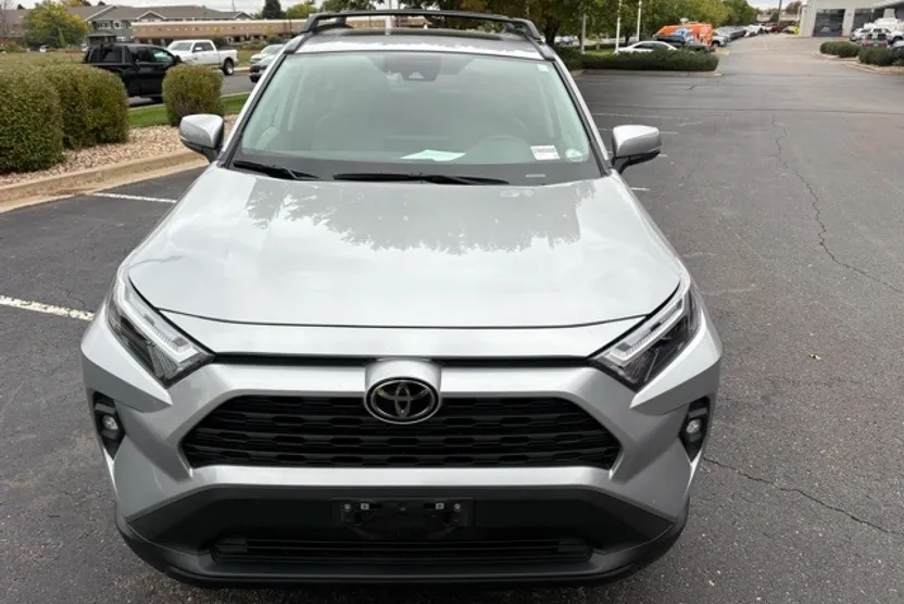 2022 Toyota RAV4 XLE Premium photo 1