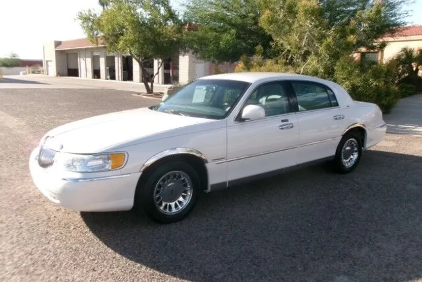 2001 Lincoln Town Car Cartier photo 1