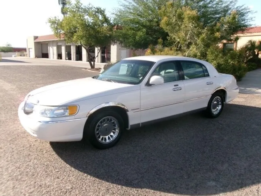2001 Lincoln Town Car Cartier photo 1