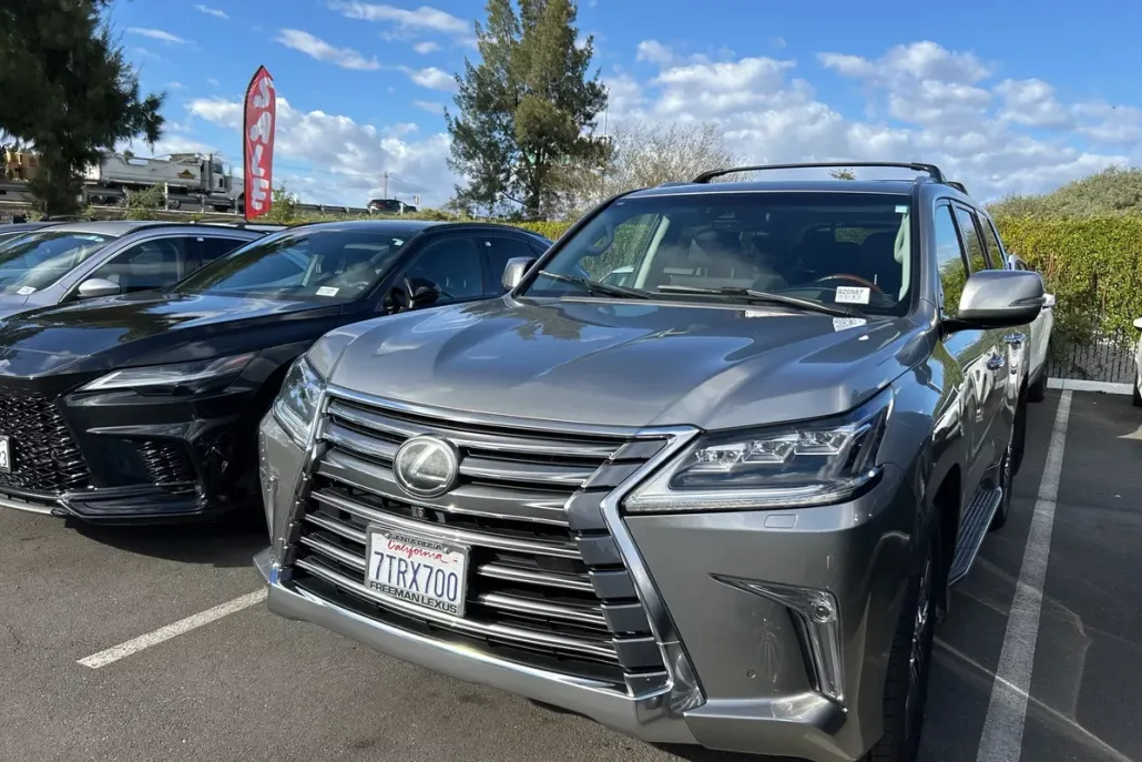 2017 Lexus LX 570 photo 1