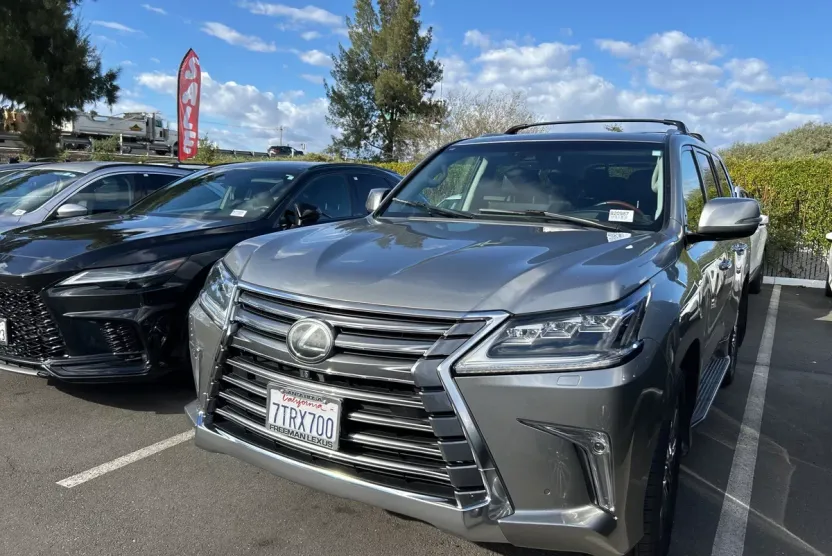 2017 Lexus LX 570 photo 1