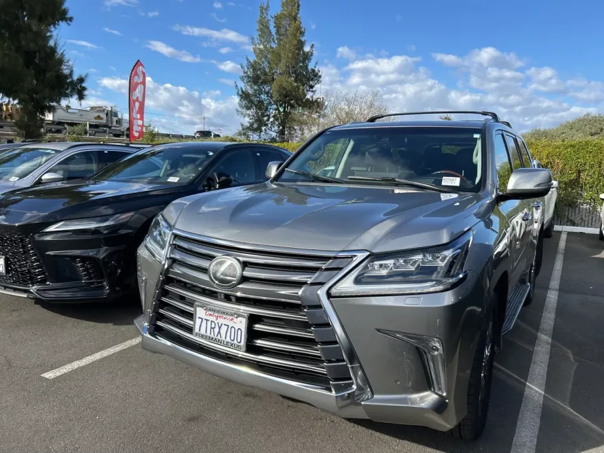 2017 Lexus LX 570 photo 1