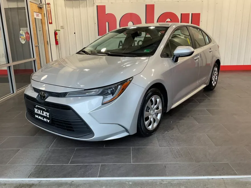 2024 Toyota Corolla LE photo 1