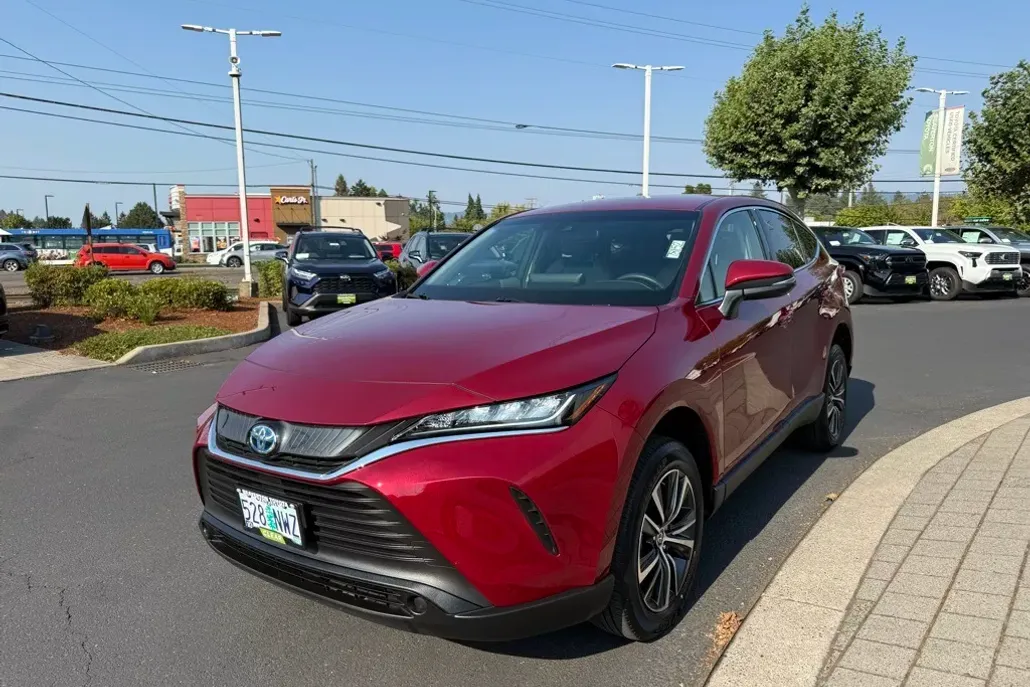 2022 Toyota Venza LE photo 1