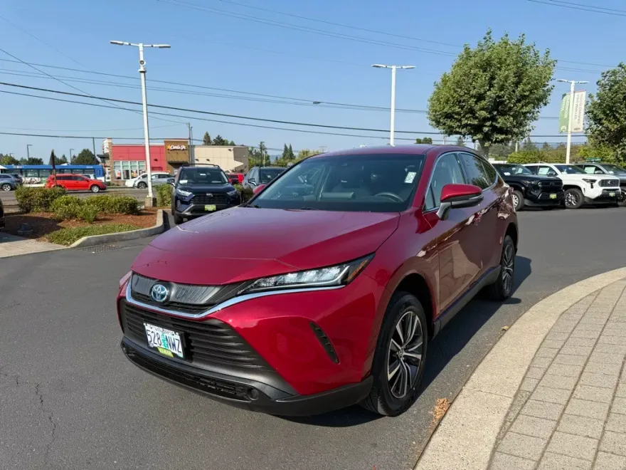 2022 Toyota Venza LE photo 1