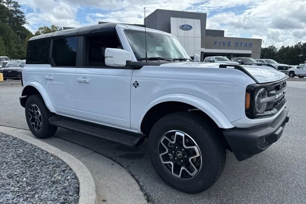 2025 Ford Bronco Outer Banks photo 1