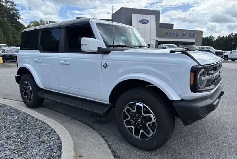 2025 Ford Bronco Outer Banks photo 1