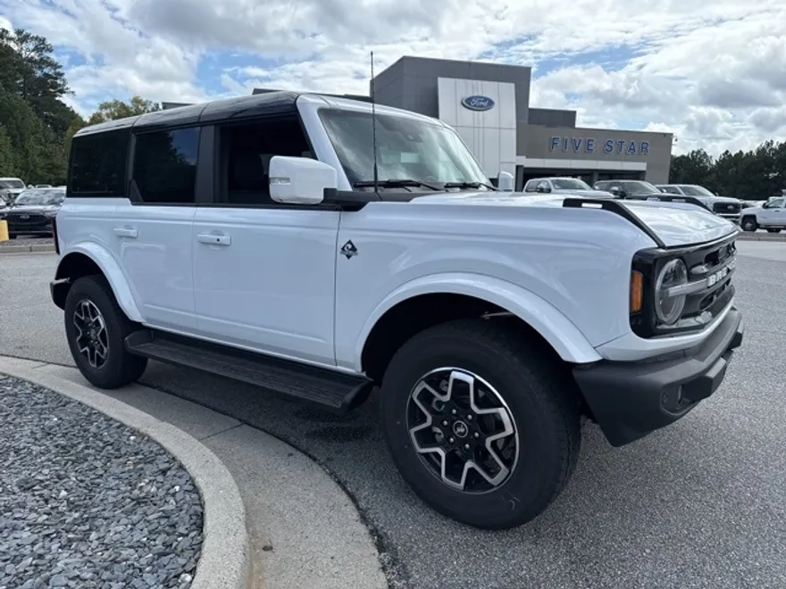 2025 Ford Bronco Outer Banks photo 1