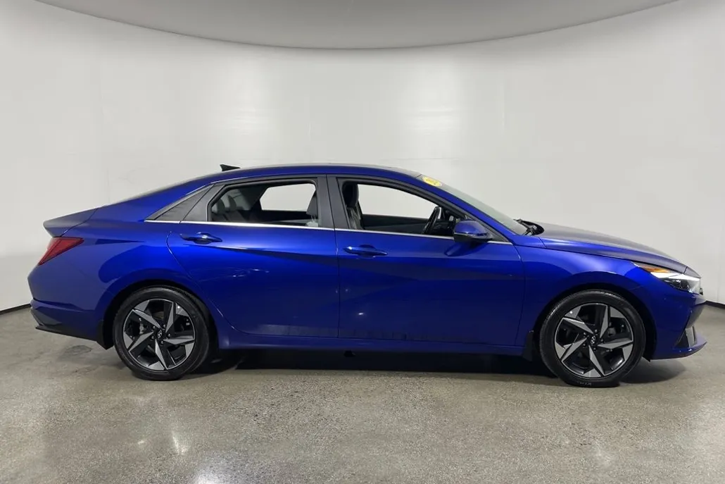 2023 Hyundai Elantra Limited photo 1