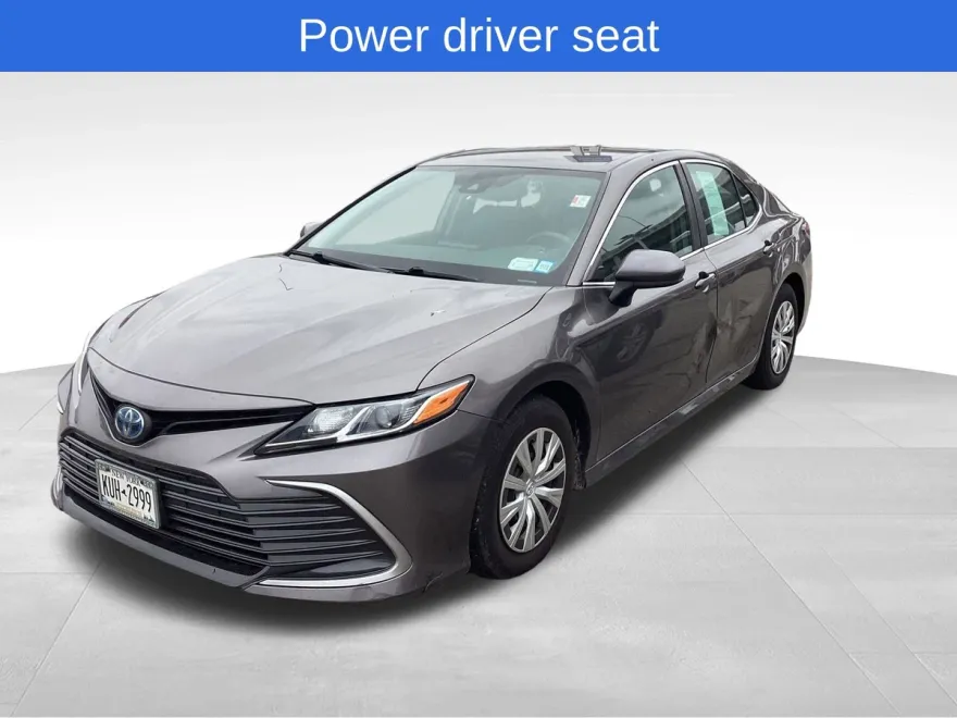 2022 Toyota Camry Hybrid LE photo 1
