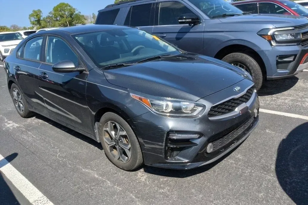 2021 Kia Forte FE LXS photo 1