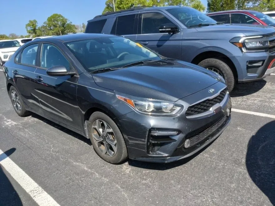 2021 Kia Forte FE LXS photo 1