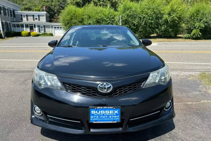 2013 Toyota Camry photo 1