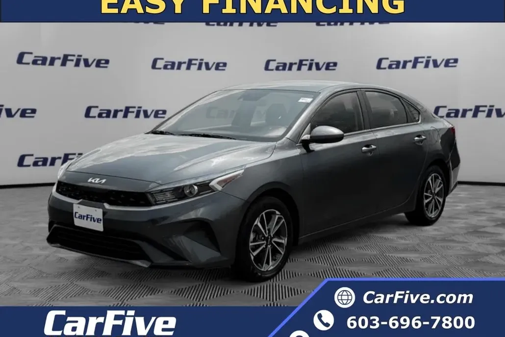 2023 Kia Forte LXS photo 1