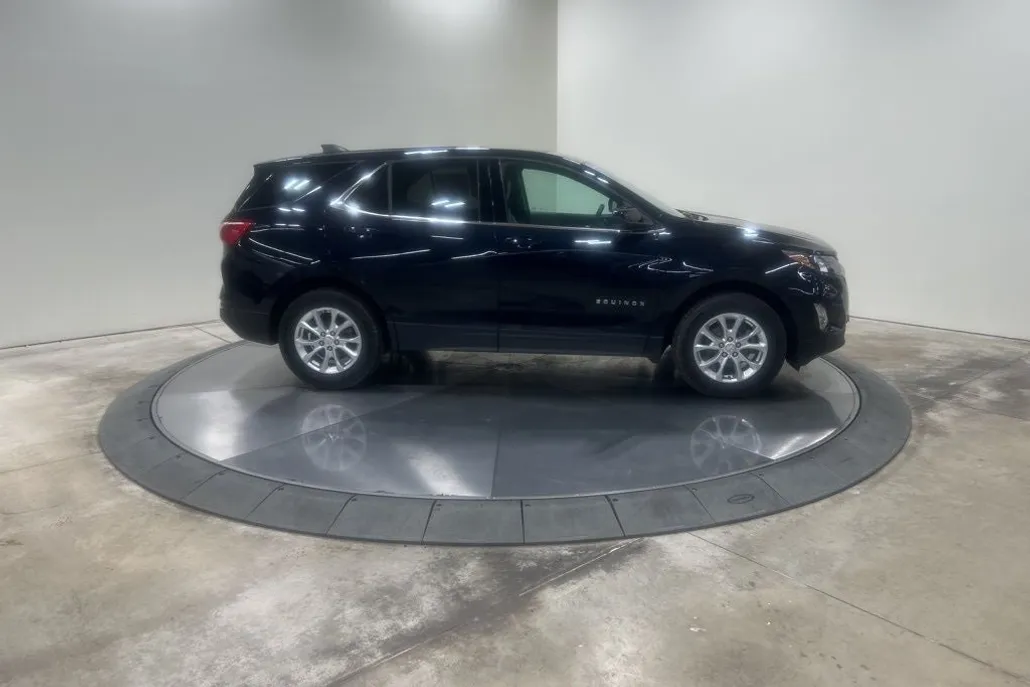 2020 Chevrolet Equinox LT photo 1