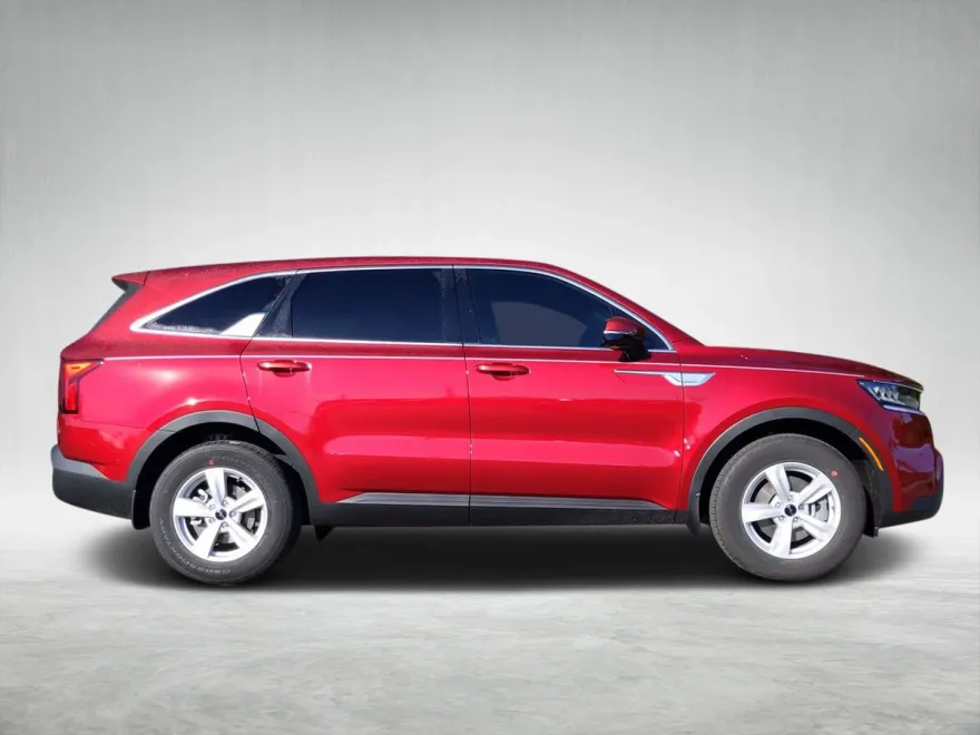 2022 Kia Sorento LX photo 1