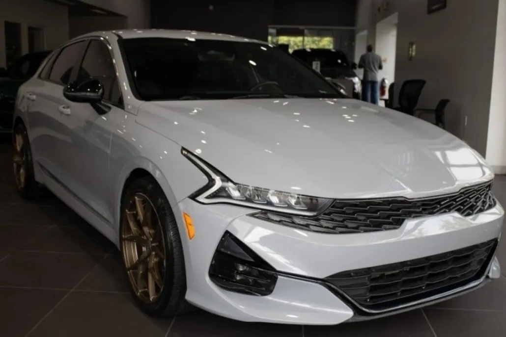 2022 Kia K5 GT-Line photo 1