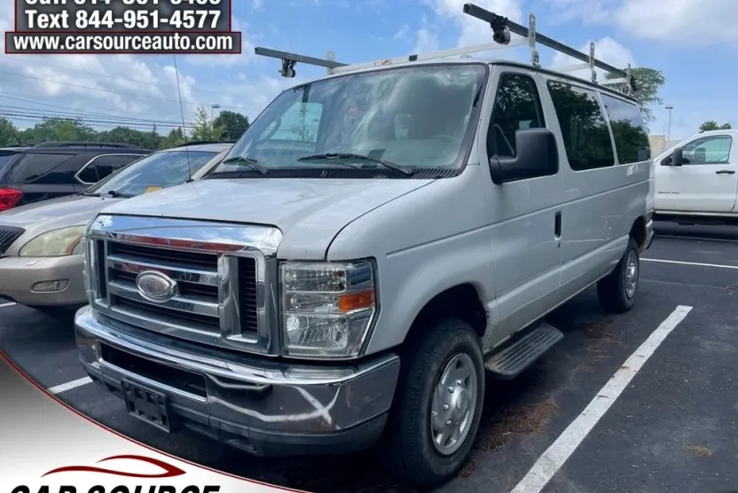2011 Ford E-350 photo 1