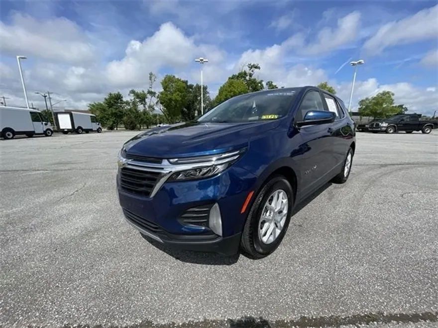 2023 Chevrolet Equinox LT photo 1