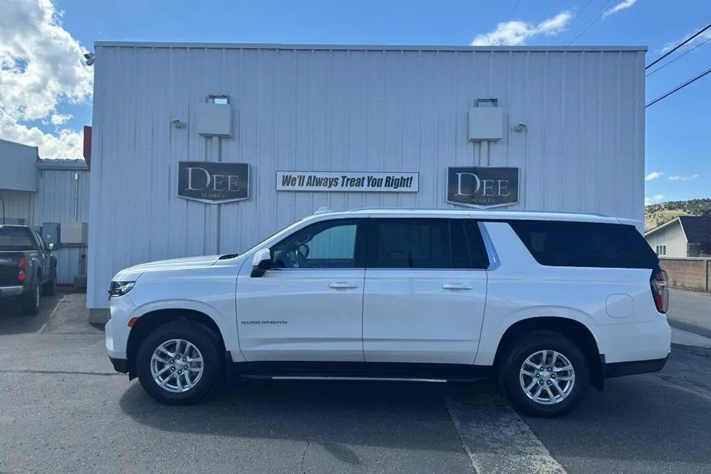 2021 Chevrolet Suburban LT photo 1