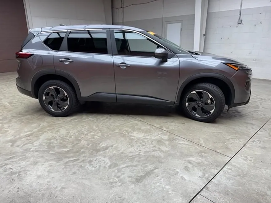 2024 Nissan Rogue SV photo 1