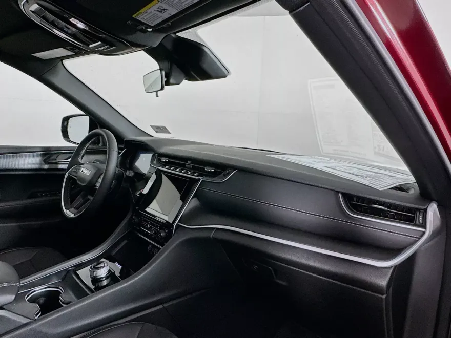 2025 Jeep Grand Cherokee Altitude X photo 16