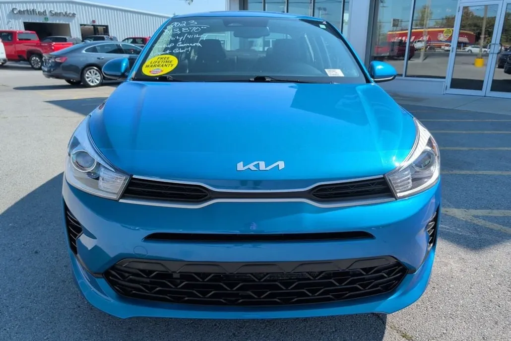 2023 Kia Rio S photo 1