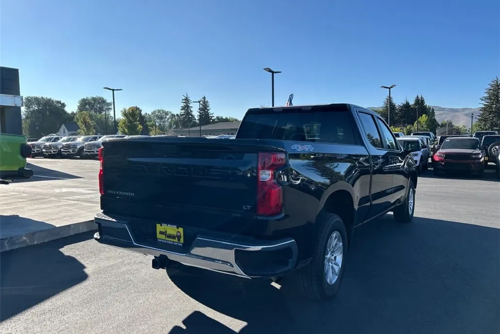 2023 Chevrolet Silverado 1500 LT photo 1