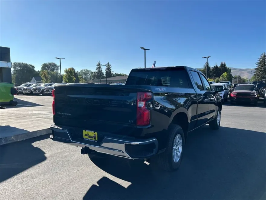 2023 Chevrolet Silverado 1500 LT photo 1