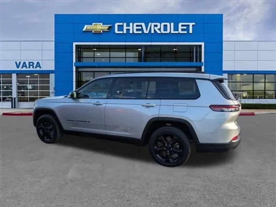 2023 Jeep Grand Cherokee Laredo Altitude photo 1