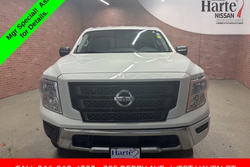 2022 Nissan Titan SV photo 1