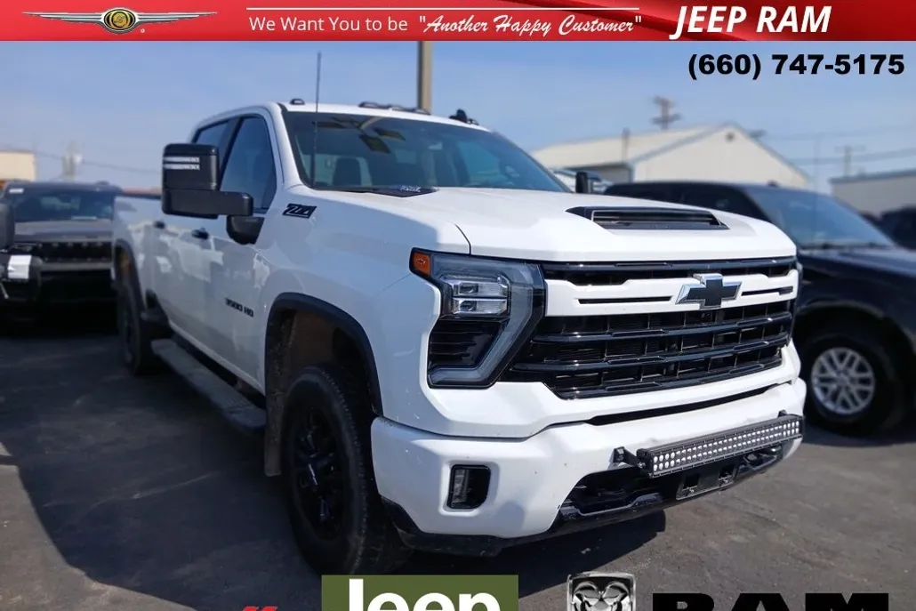 2024 Chevrolet Silverado 3500HD LT photo 1