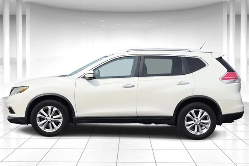 2016 Nissan Rogue SV photo 1