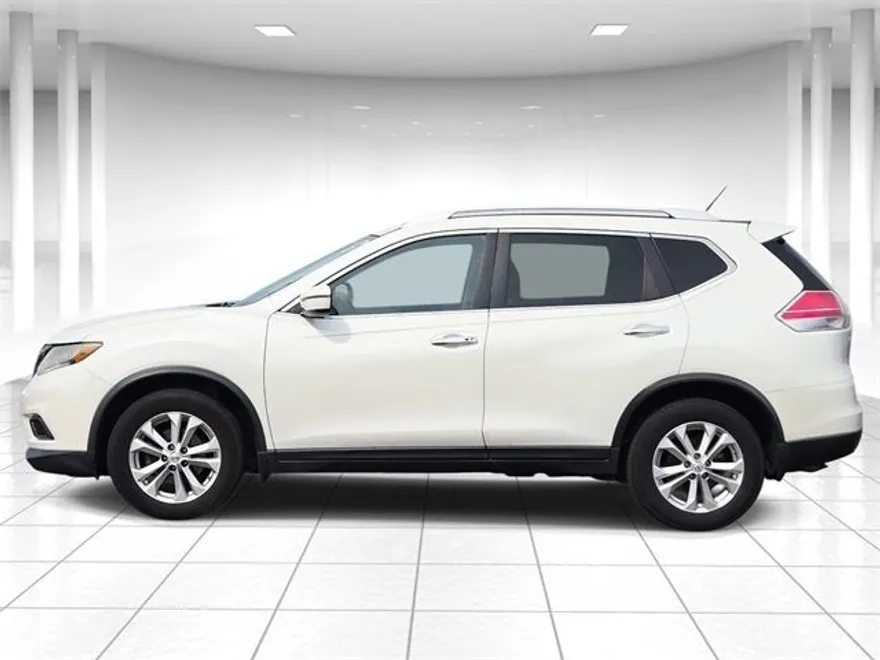 2016 Nissan Rogue SV photo 1