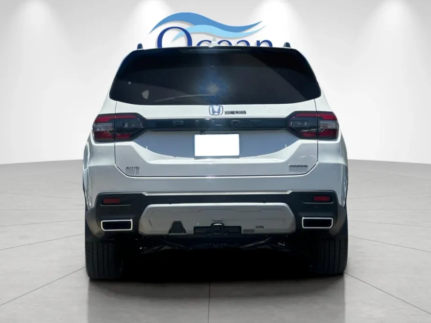 2025 Honda Pilot Touring photo 1