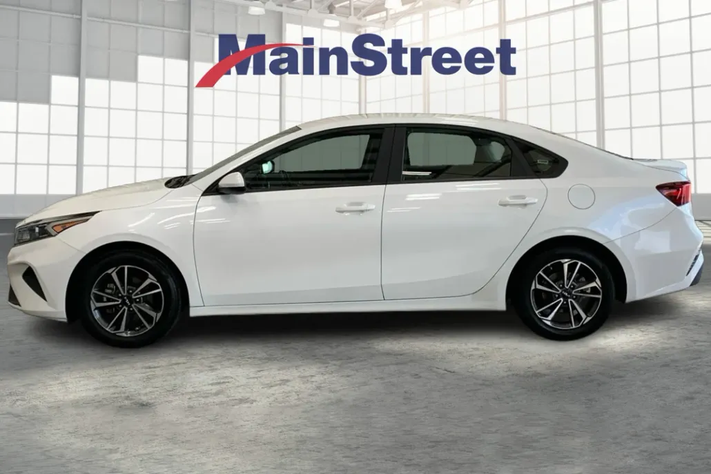 2024 Kia Forte LXS photo 1