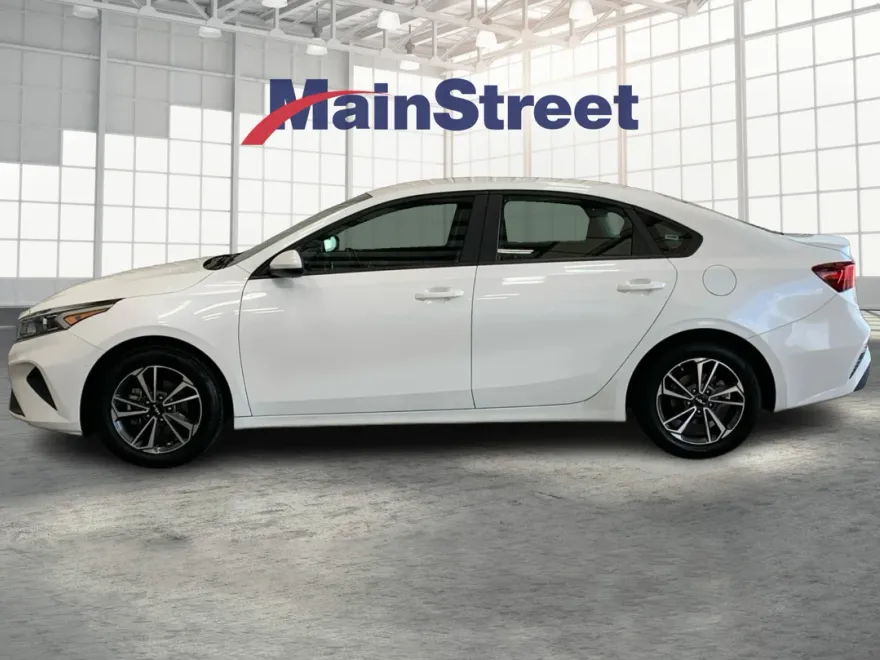 2024 Kia Forte LXS photo 1