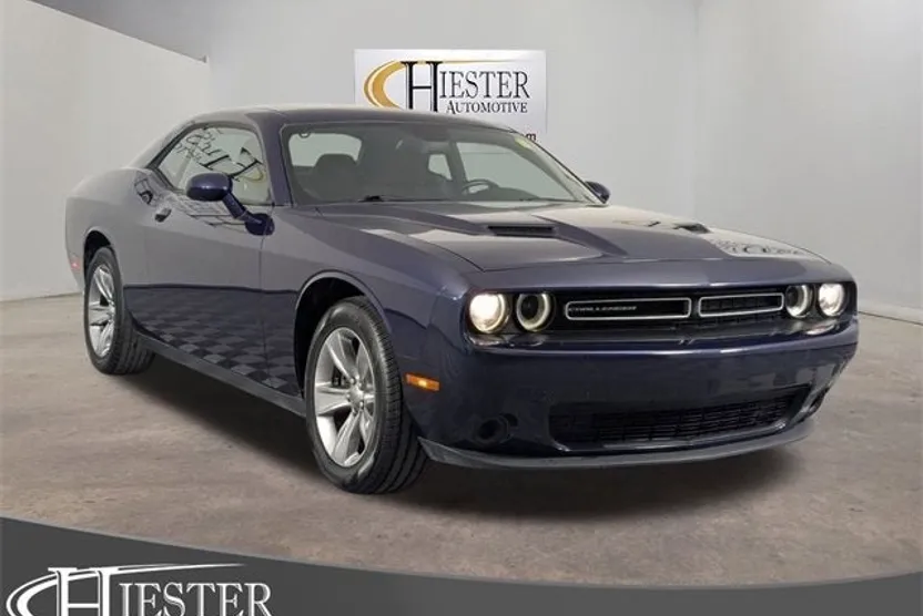 2015 Dodge Challenger SXT photo 1