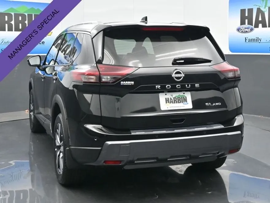 2024 Nissan Rogue SL photo 1