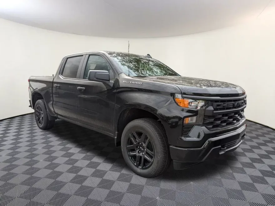 2025 Chevrolet Silverado 1500 Custom photo 1