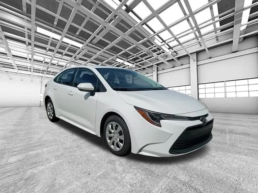 2023 Toyota Corolla LE photo 1