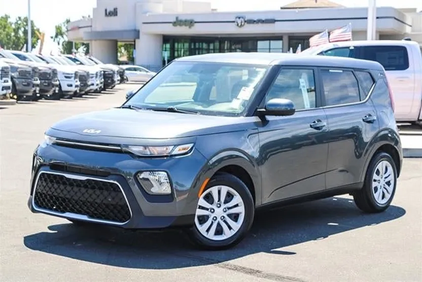 2022 Kia Soul LX photo 1