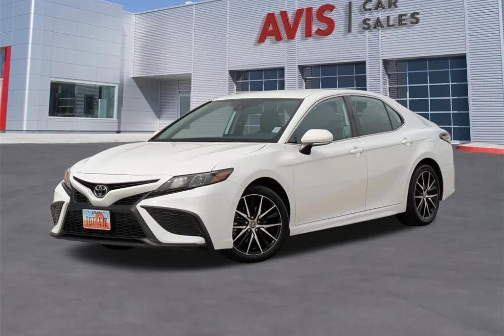 2023 Toyota Camry SE photo 1